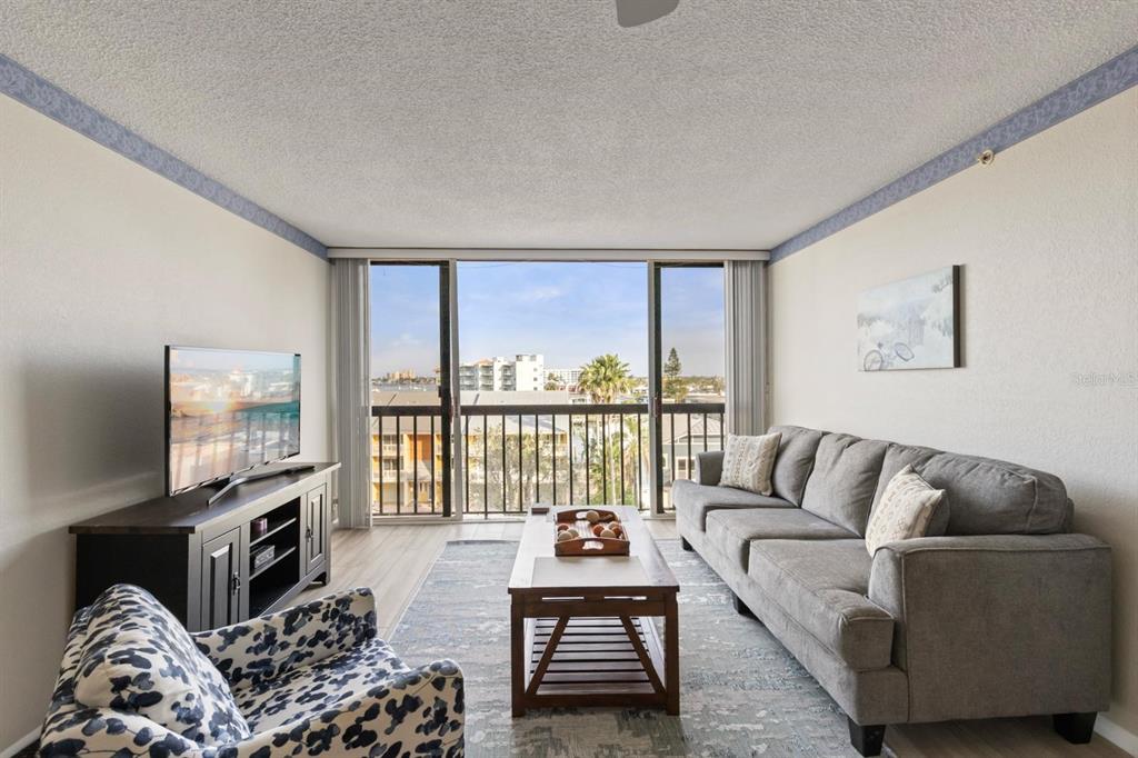 255 DOLPHIN POINT UNIT 513, CLEARWATER BEACH, FL — photo 5 of 18