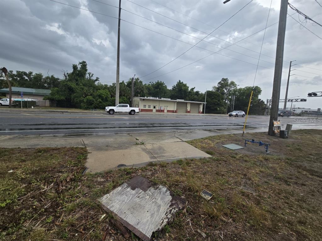 A view of a paved road, a white pickup truck, and a commercial building — 515 & 519 RONALD REAGAN PARKWAY, DAVENPORT, FL