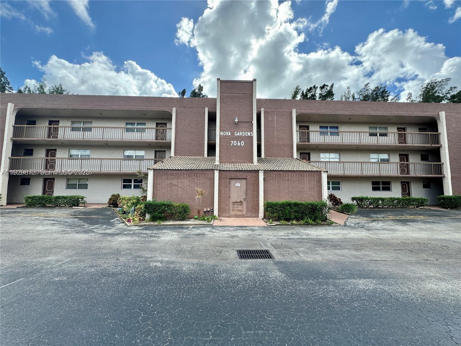 7060 Nova Dr # 306C, Davie FL 33317