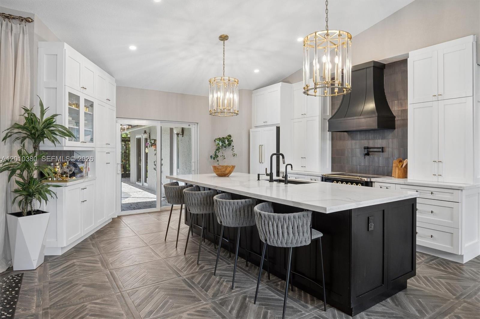 811 Amherst Ave, Davie FL 33325