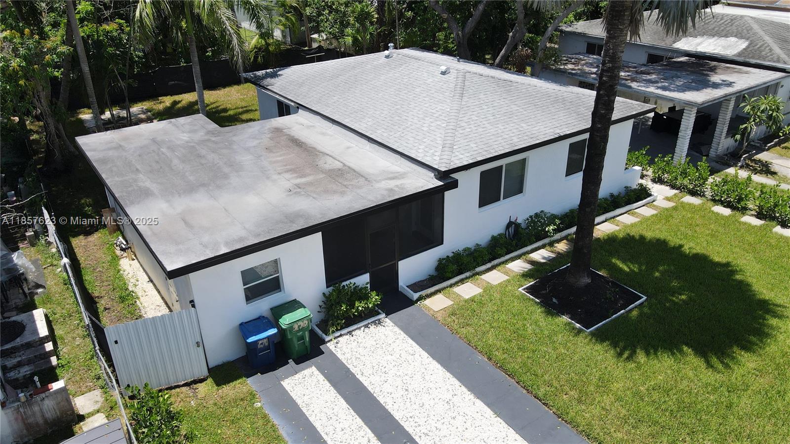270 NE 162nd St, Miami FL 33162