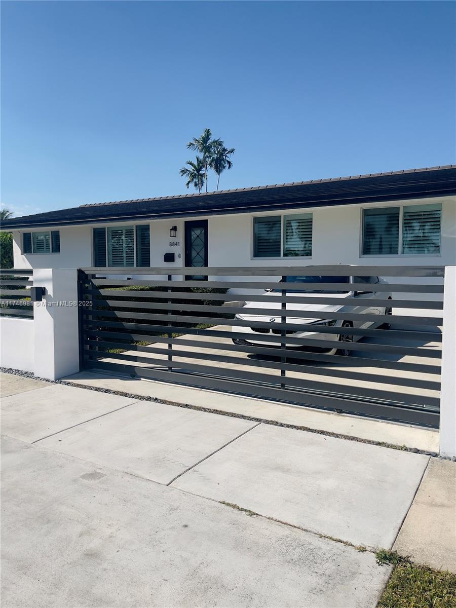 8841 SW 54th St, Miami FL 33165