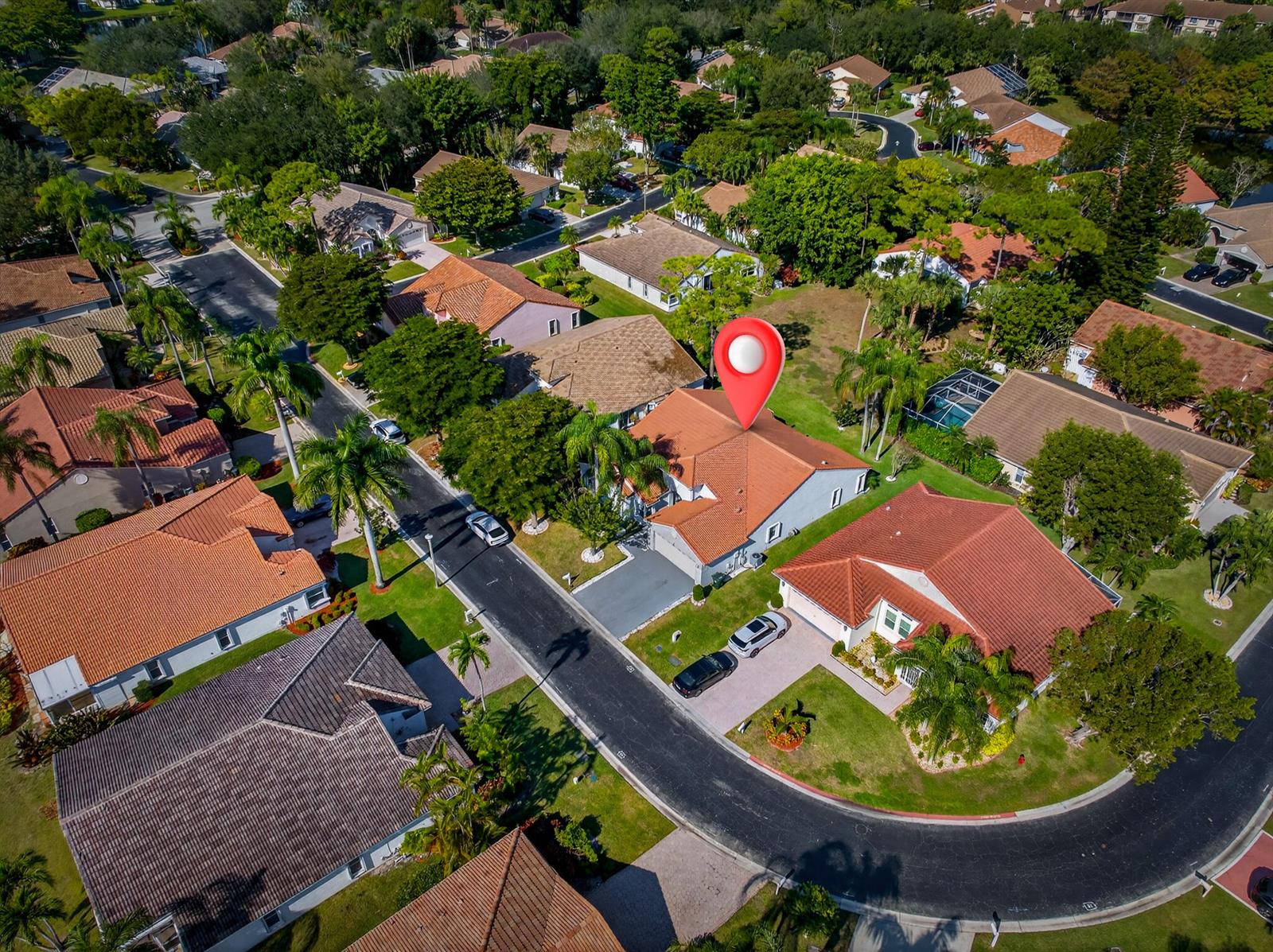 An aerial view shows a residential neighborhood with a red-roofed house marked by a pin — 113 Egret Circle, FL 33413, FL