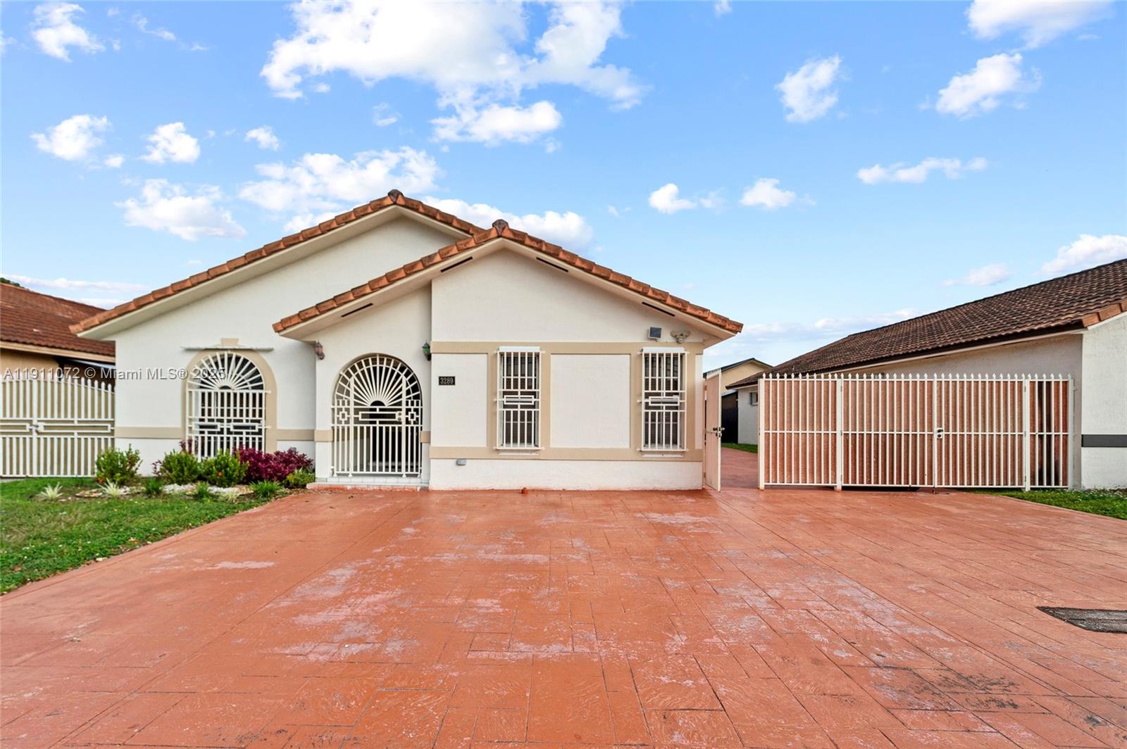 3289 W 76th St, Hialeah FL 33018