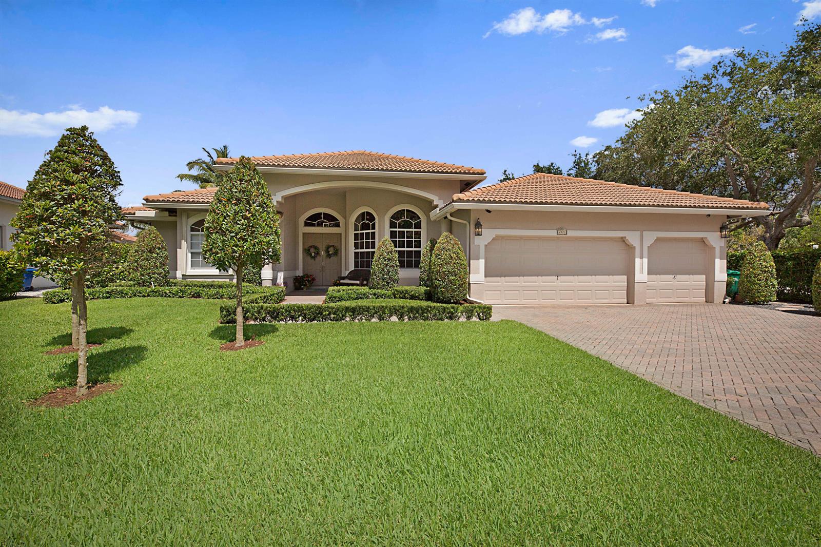 4971 Kensington Circle, Coral Springs FL 33076