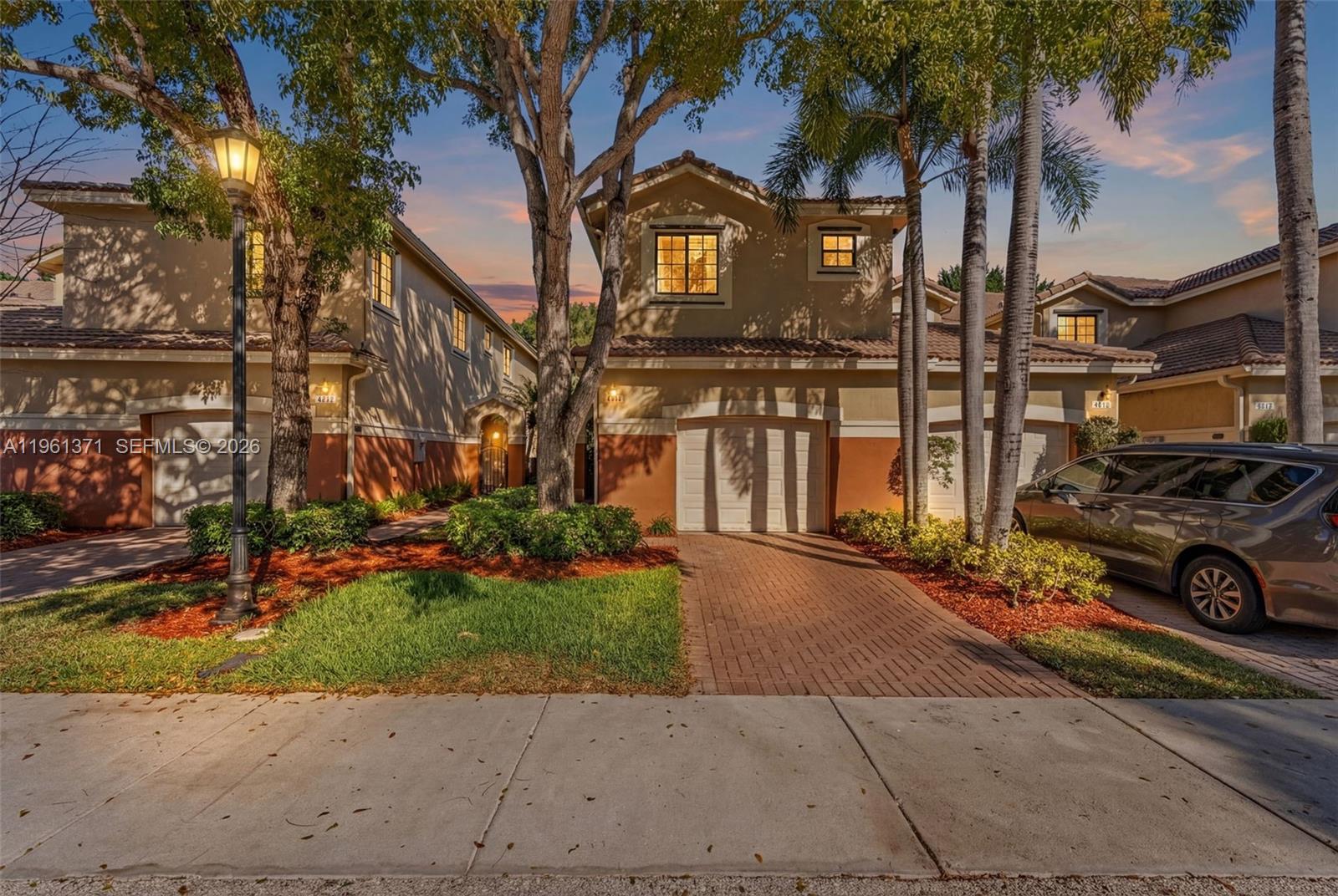 3815 Tree Top Dr, Weston FL 33332