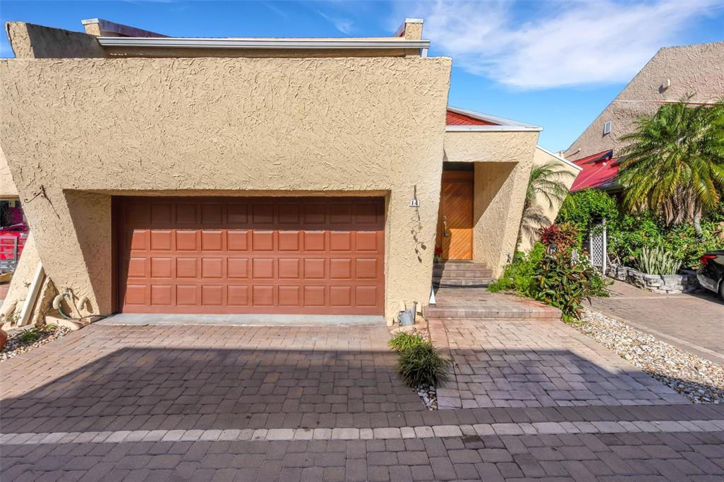 14 CASARENA COURT