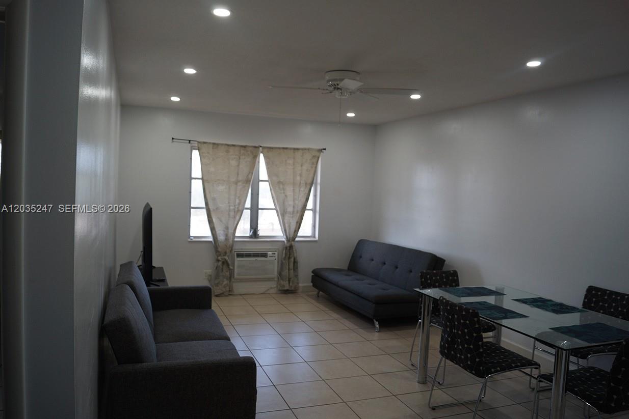1250 E Sample Rd # 303, Pompano Beach FL 33064