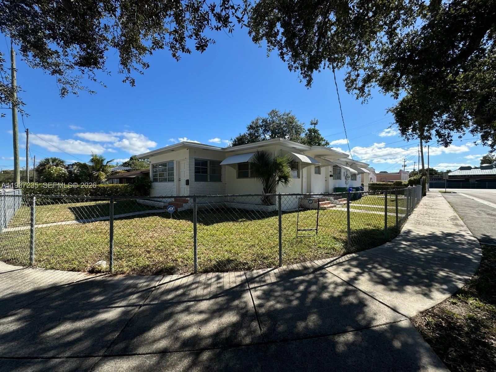MIAMI, FL — photo 2 of 30
