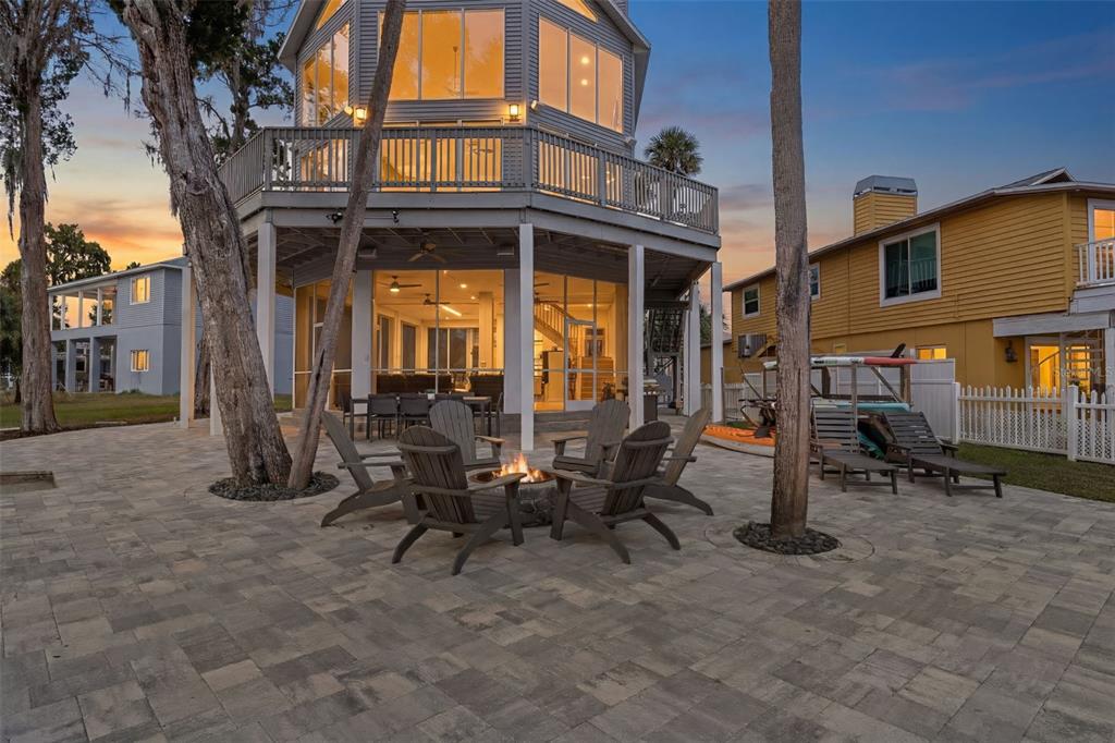 5272 TROPICAL POINT, WEEKI WACHEE, FL — photo 2 of 30