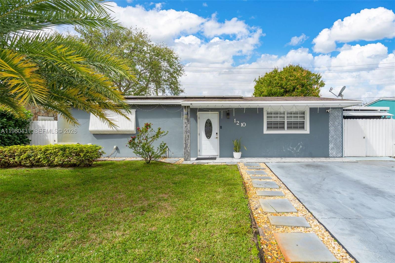 1210 N 71st Ave, Hollywood FL 33024