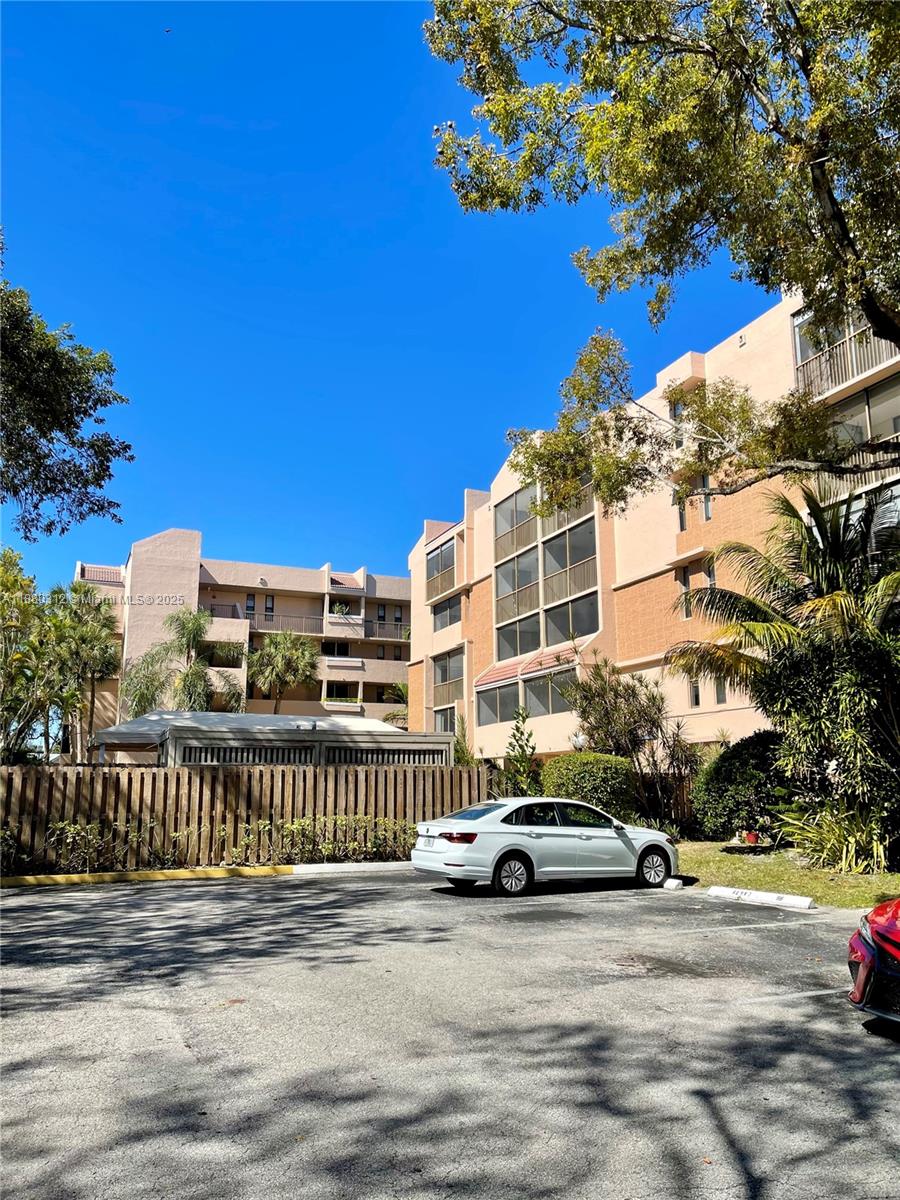 6800 Cypress Rd # 408, Plantation FL 33317