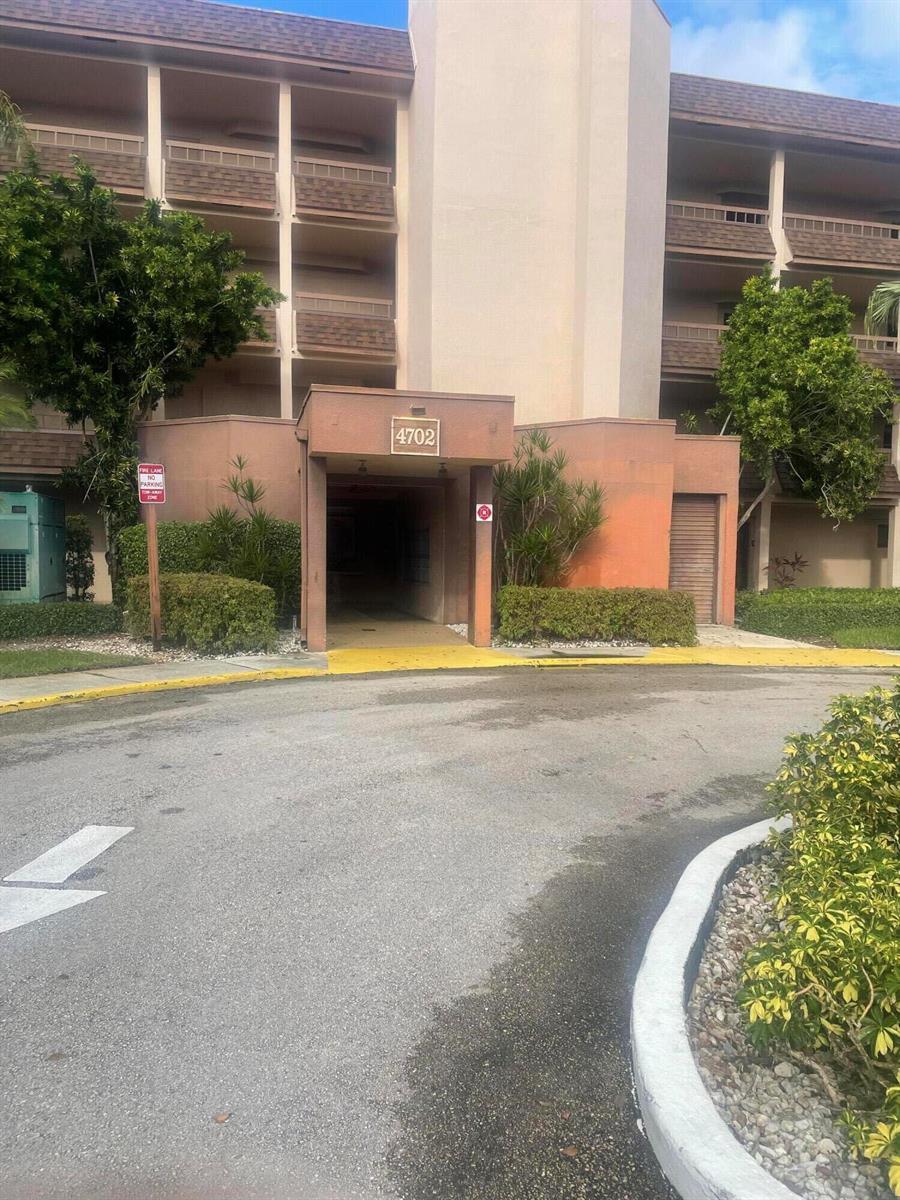 4702 Fountains Drive # 207, Lake Worth FL 33467