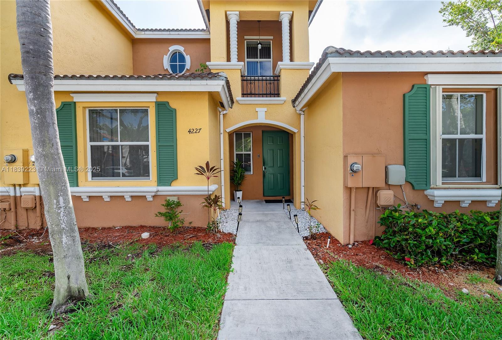 4227 NE 9th St, Homestead FL 33033