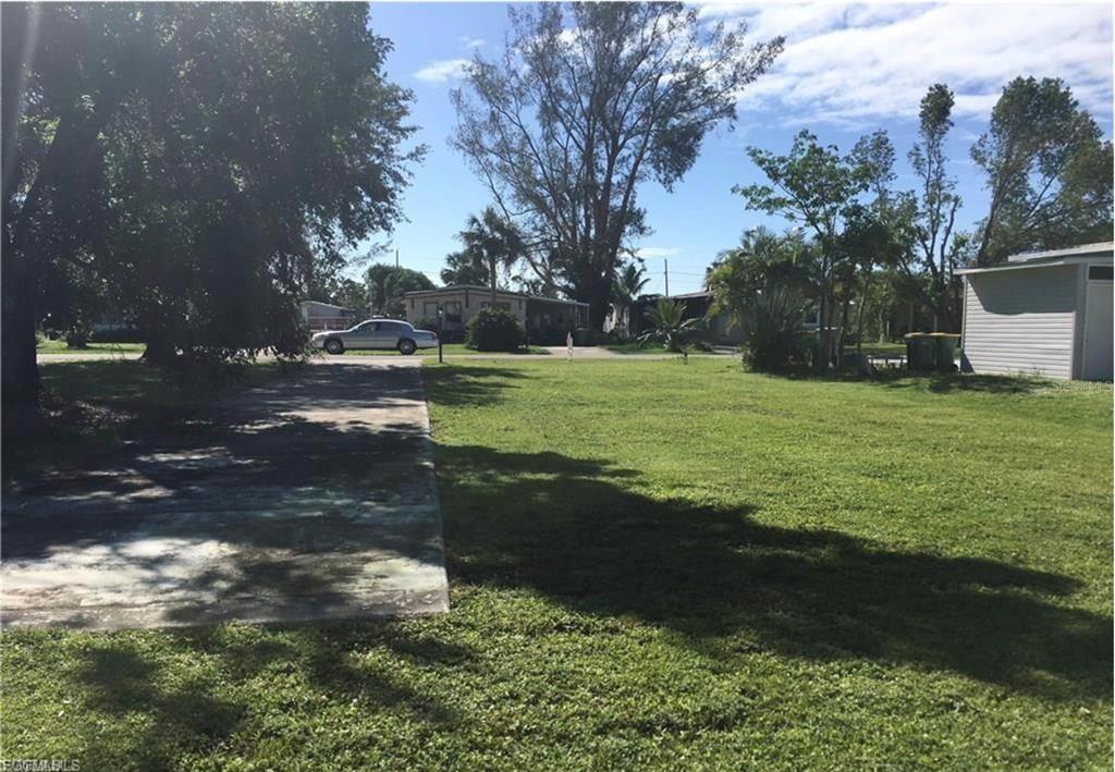171 PINE KEY LANE UNIT 28, NAPLES, FL — photo 3 of 8
