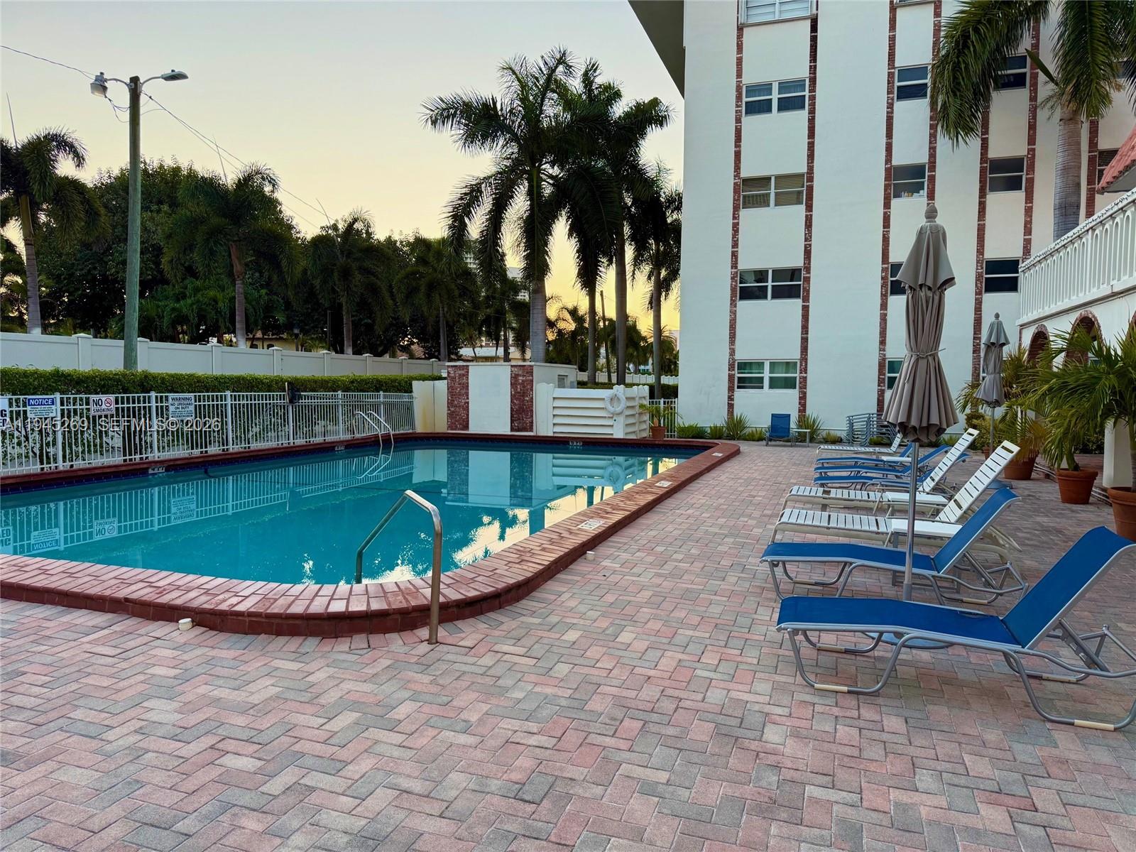 HALLANDALE BEACH, FL — photo 4 of 30