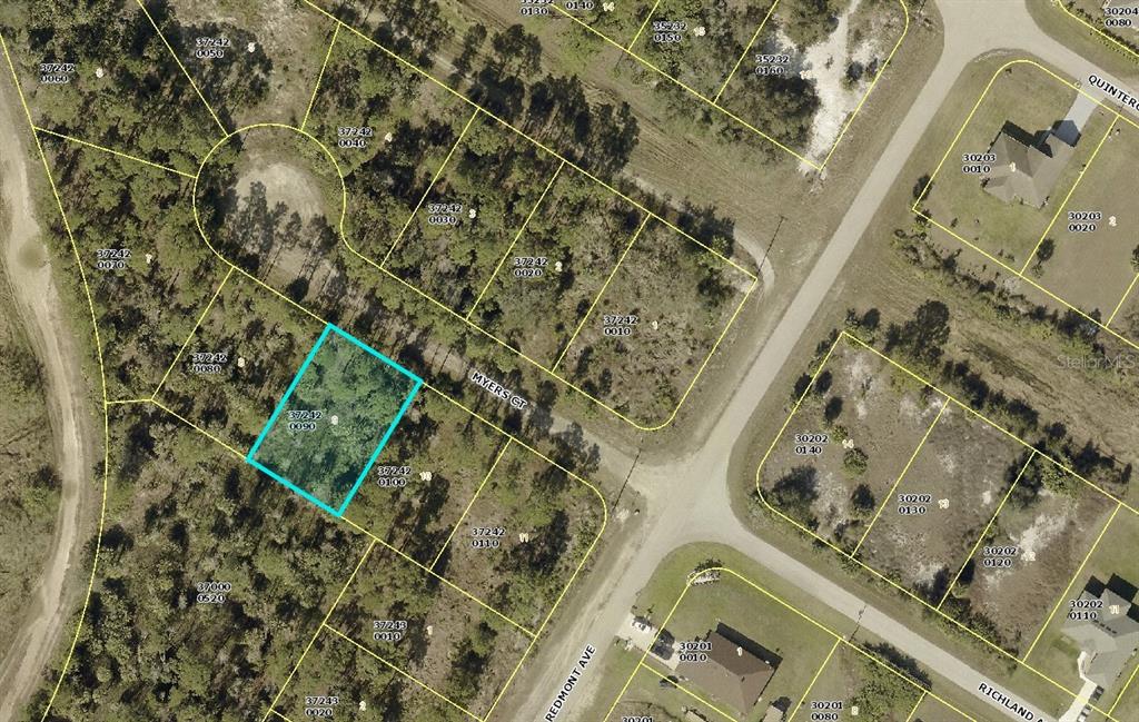 This is an aerial map showing a highlighted vacant lot on a residential street — 605 MYERS COURT, LEHIGH ACRES, FL
