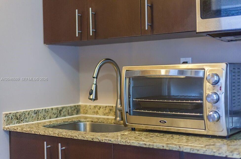 1752 NW 1st St # 3, Miami FL 33125