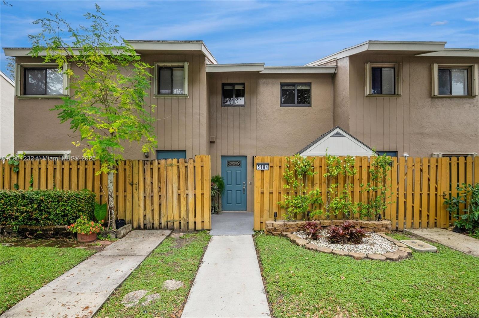 5184 S University Dr, Davie FL 33328