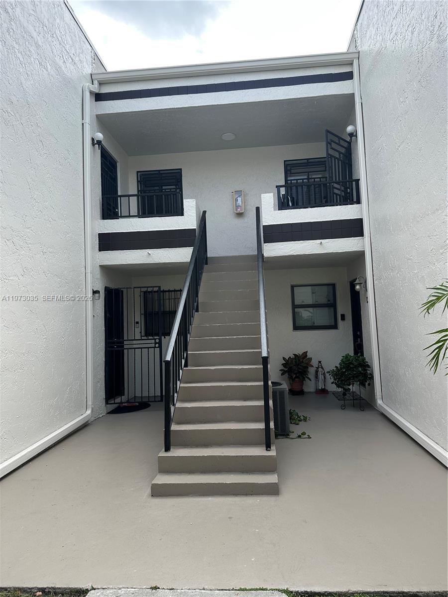 10839 NW 7th St # 24, Miami FL 33172