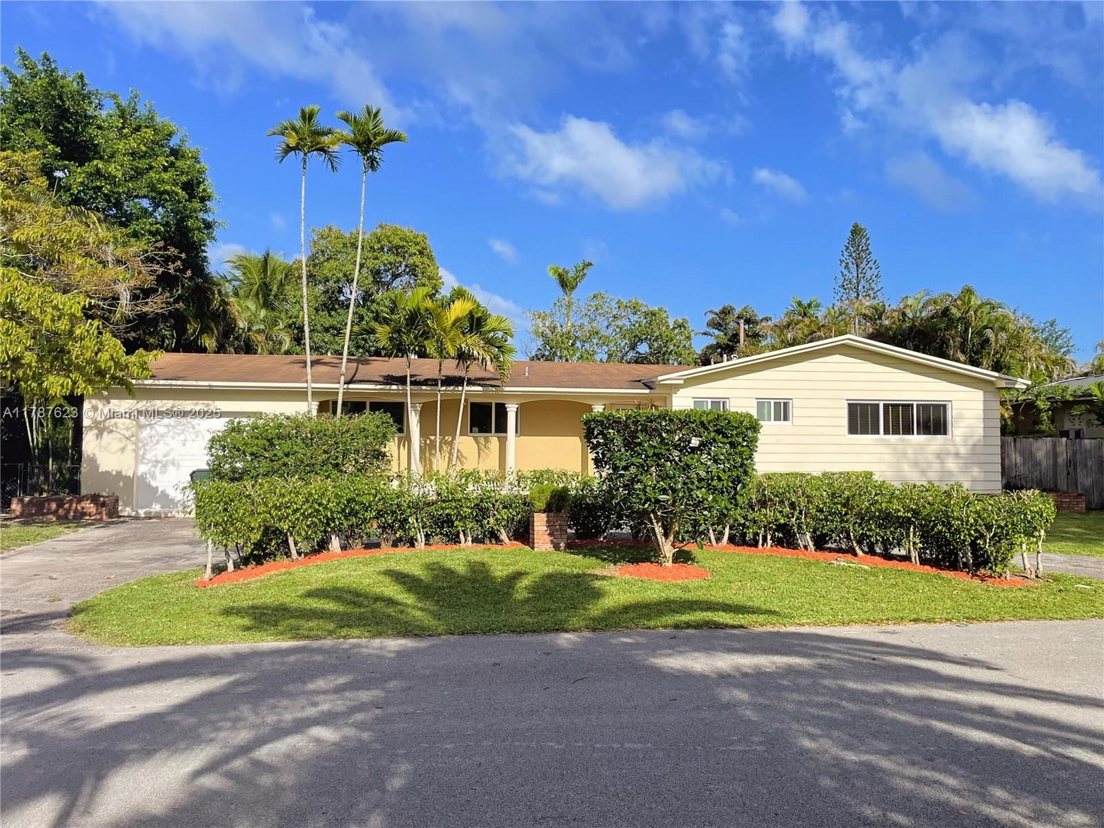 5965 SW 64th Pl, South Miami FL 33143