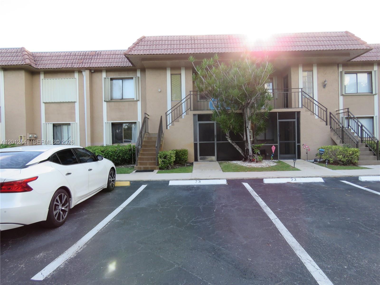 205 Lakeview Dr # 102, Weston FL 33326