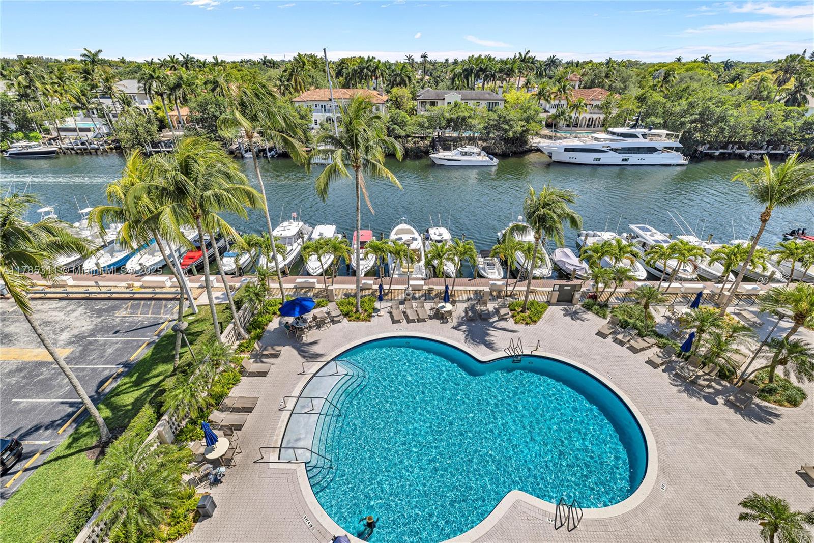 90 Edgewater Dr # 624, Coral Gables FL 33133