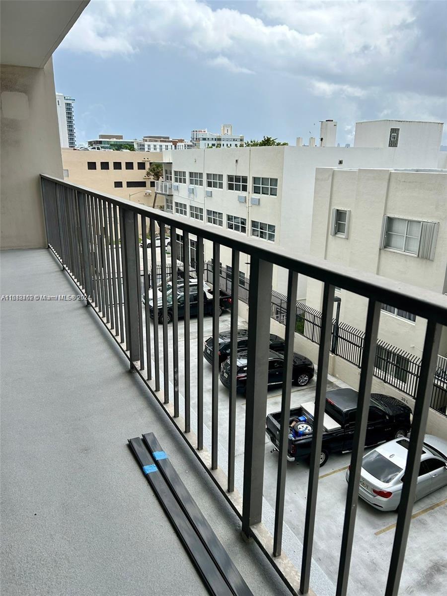 MIAMI BEACH, FL — photo 4 of 12