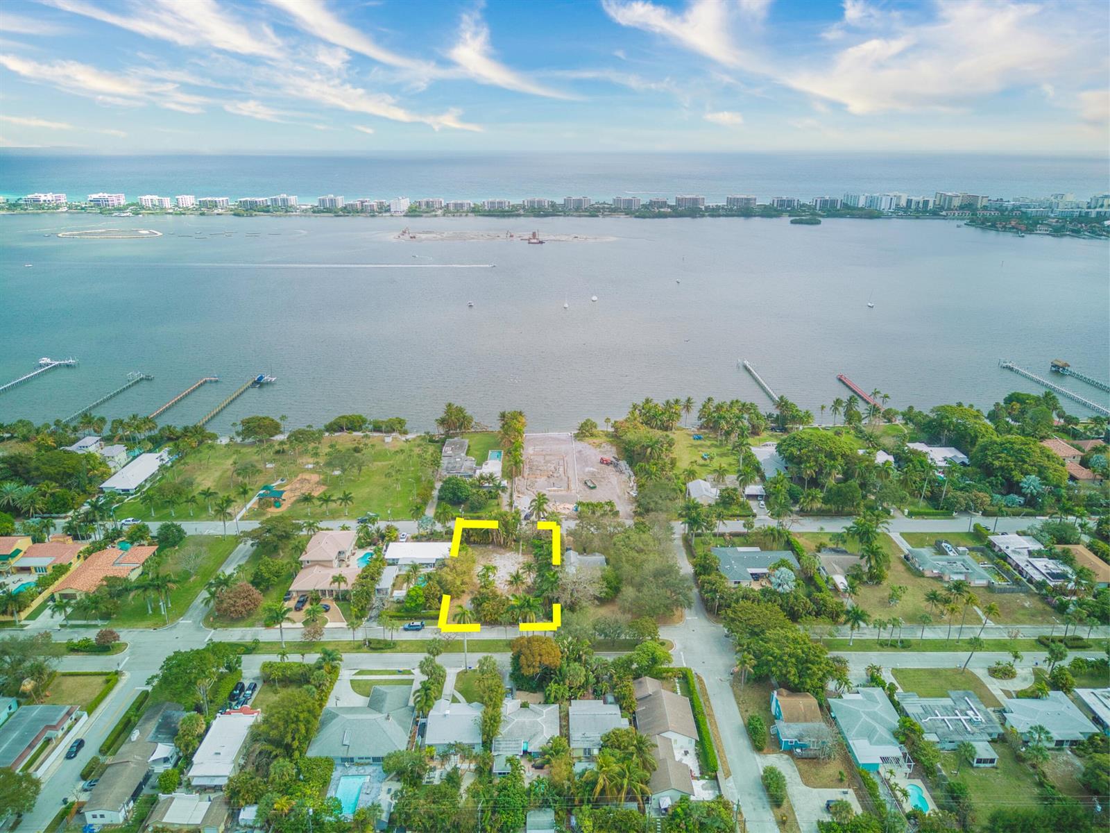 An aerial view shows a vacant, tree-filled residential lot highlighted by a yellow border — 1118 S Palmway, FL 33460, FL