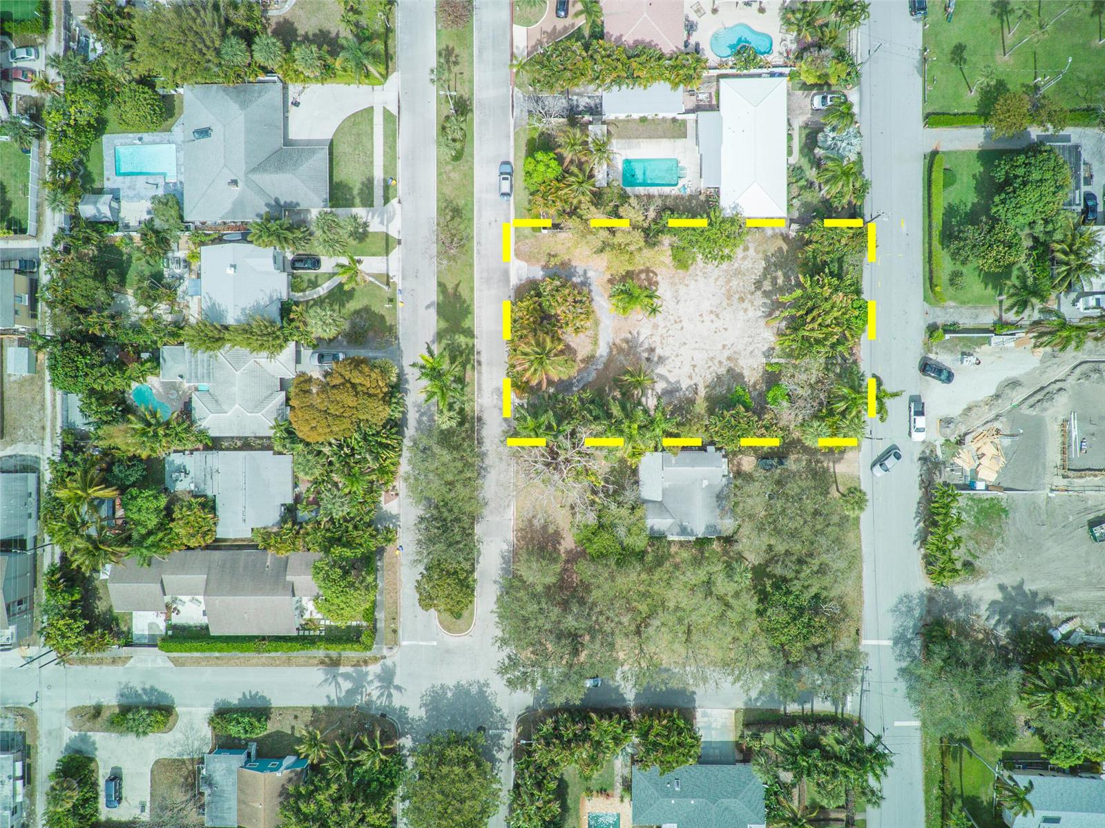 An aerial view shows a vacant, rectangular residential lot outlined in yellow between two streets — 1118 S Palmway, FL 33460, FL