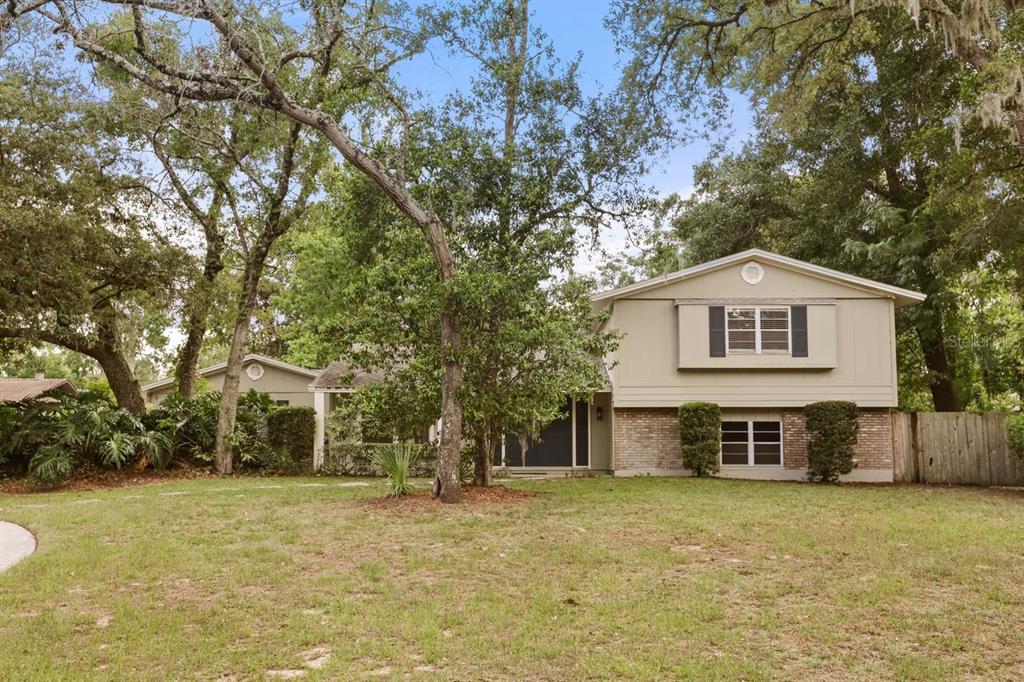 200 CROOKED OAK COURT
