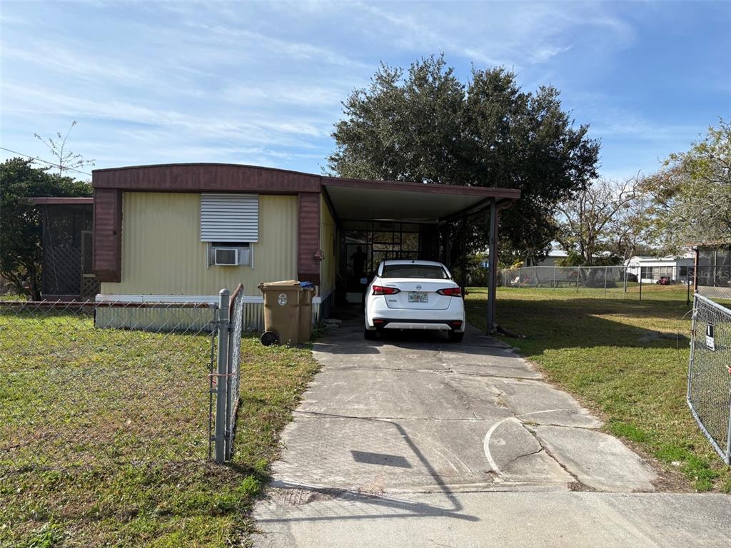 1090 PINEAPPLE WAY
