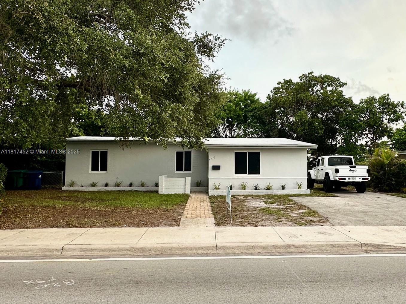 550 NW 199th St, Miami Gardens FL 33169