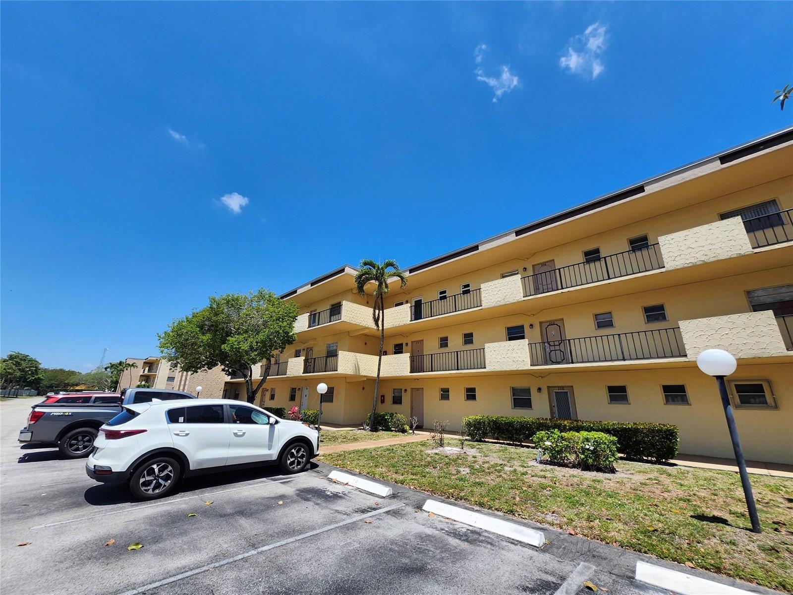 301 Cambridge Road # 301, Hollywood FL 33024