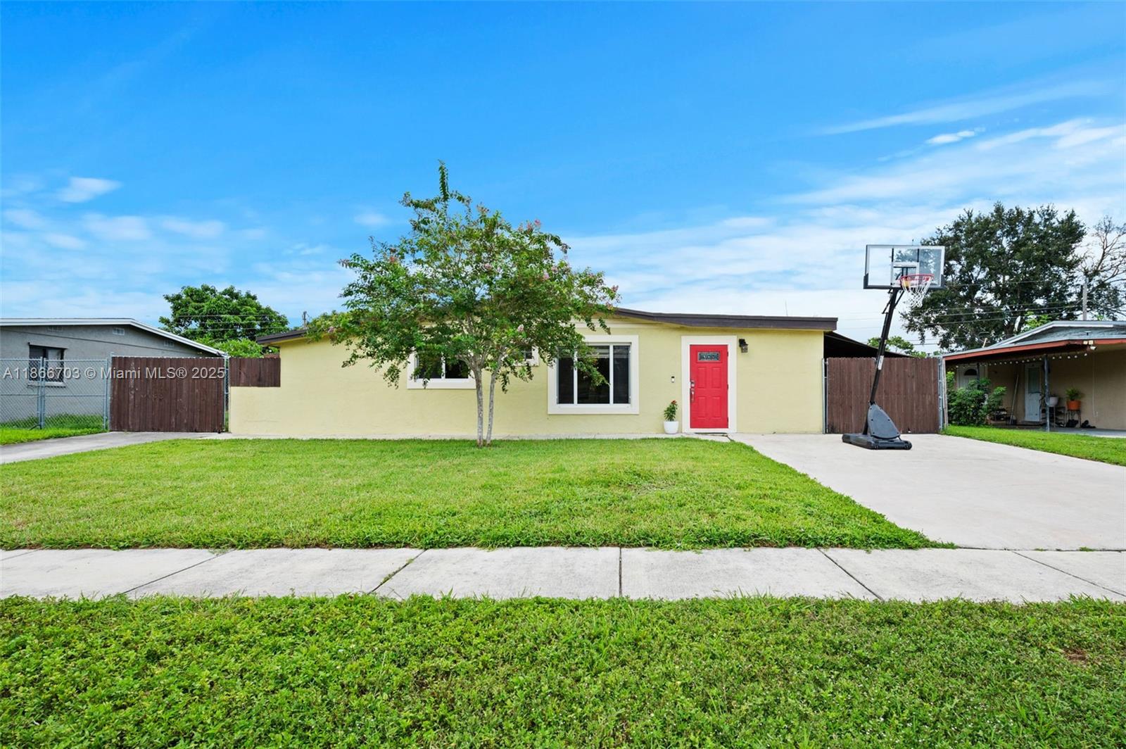 5641 SW 37th Ct, Davie FL 33314