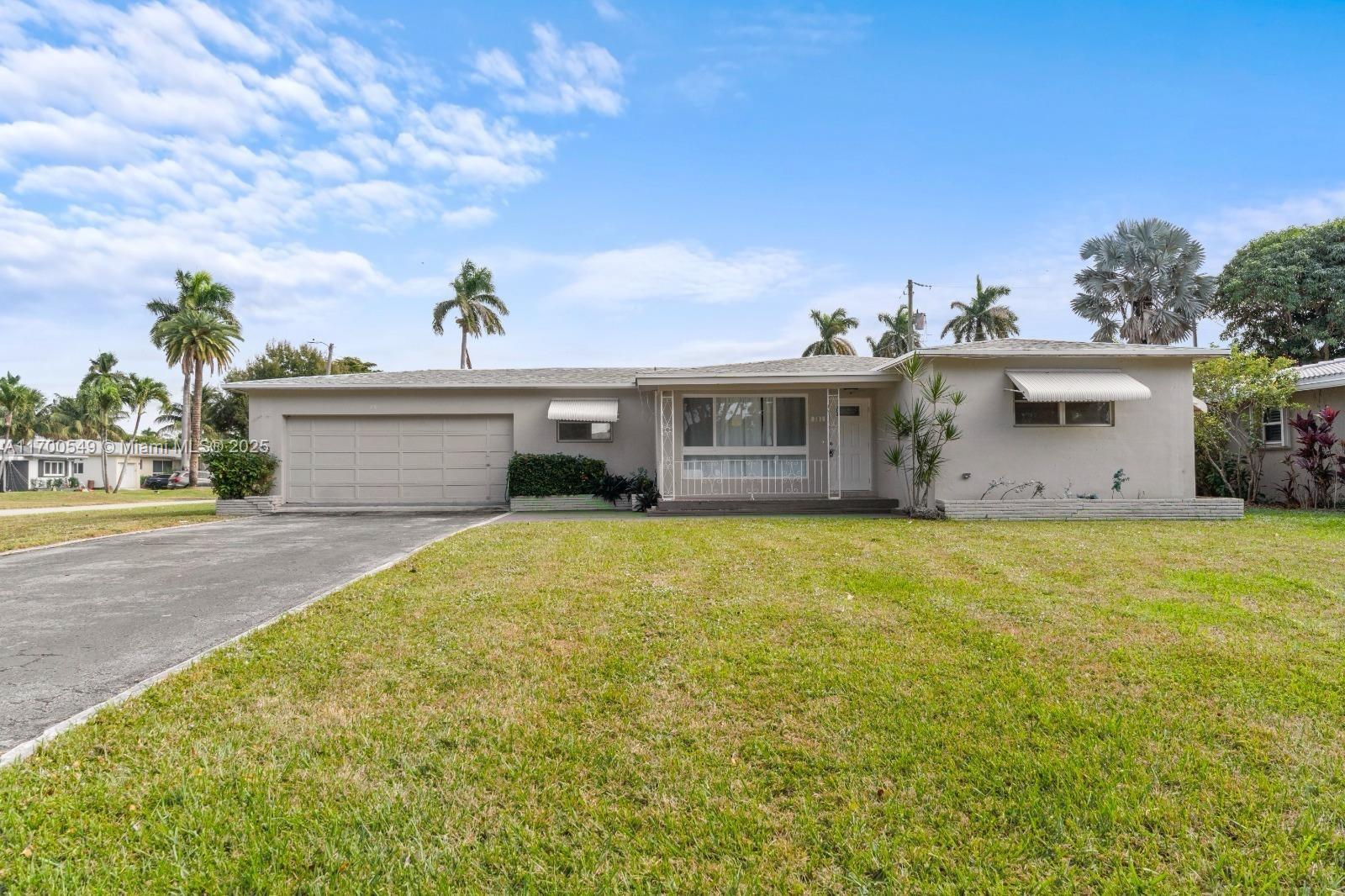 201 Entrada Drive, Hollywood FL 33021