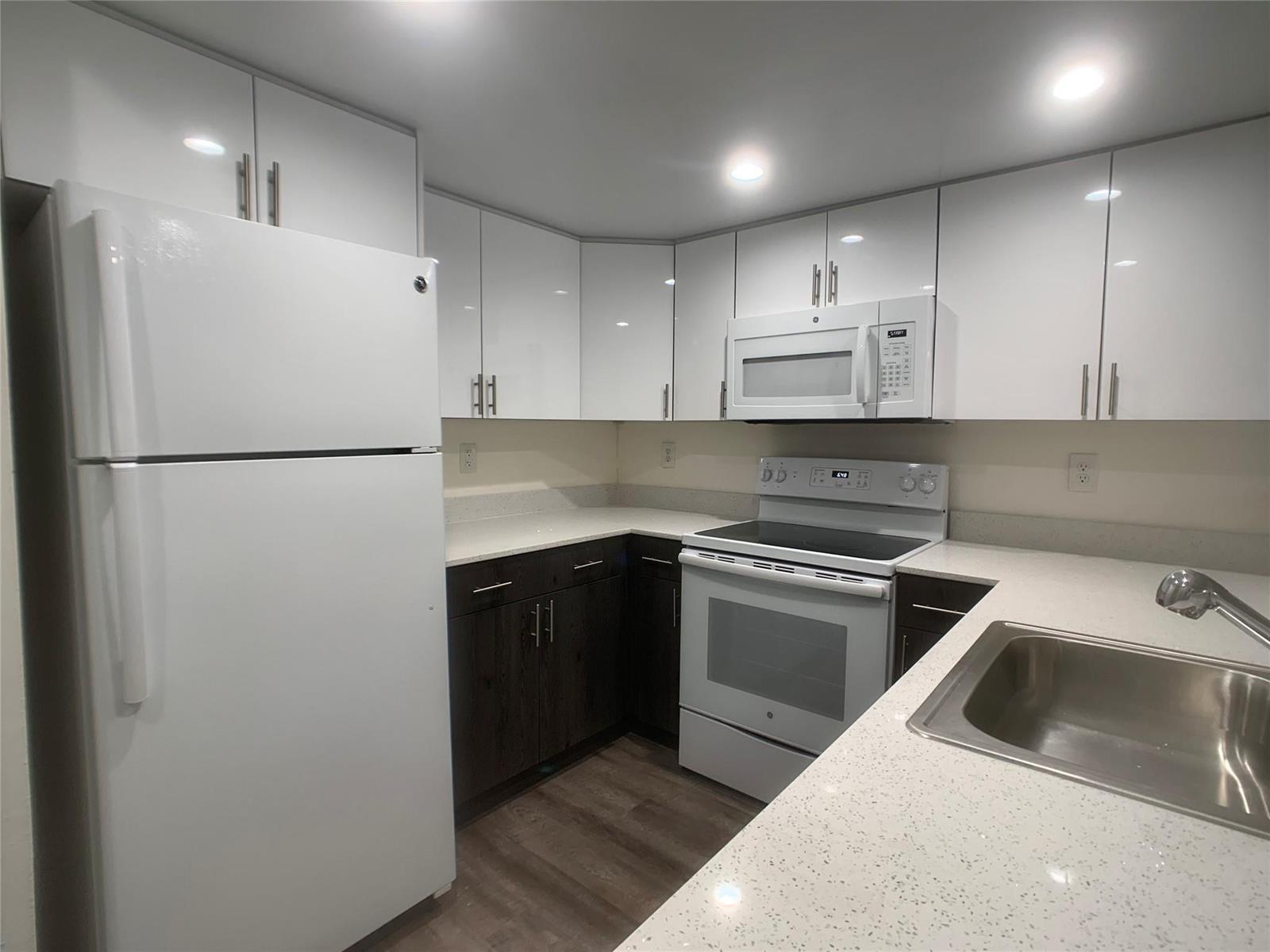18335 NW 68 Avenue # 104, Hialeah FL 33015