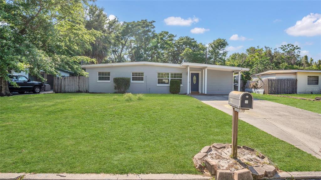132 W LAUREN COURT