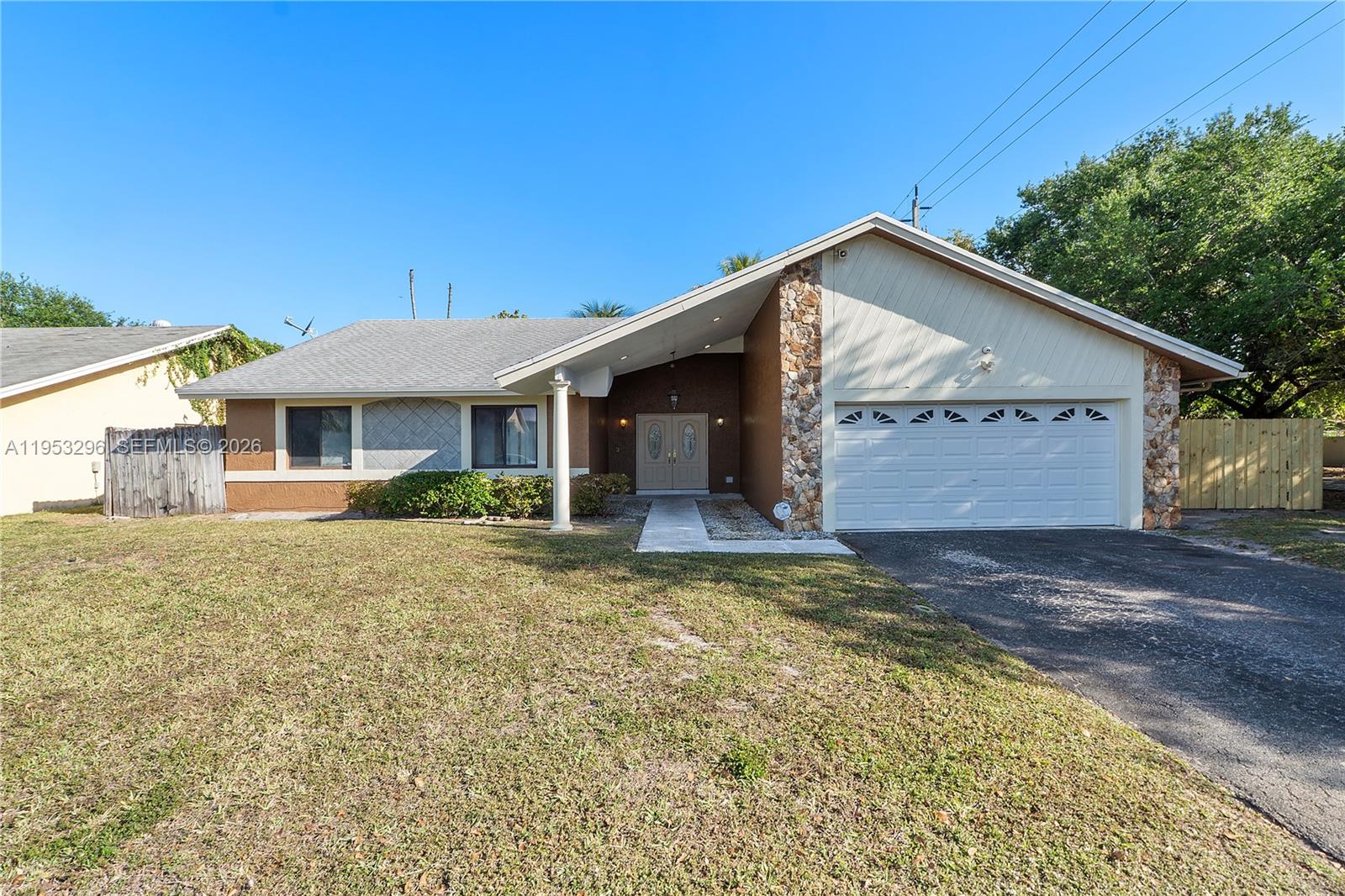 8201 NW 53rd St, Lauderhill FL 33351