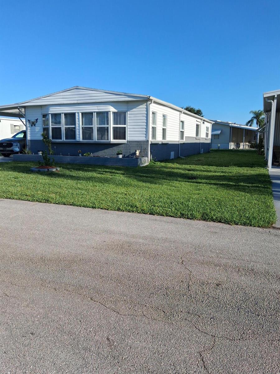 20 Flores Del Way, Fort Pierce FL 34952