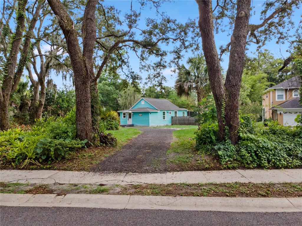 1209 QUINTUPLET COURT