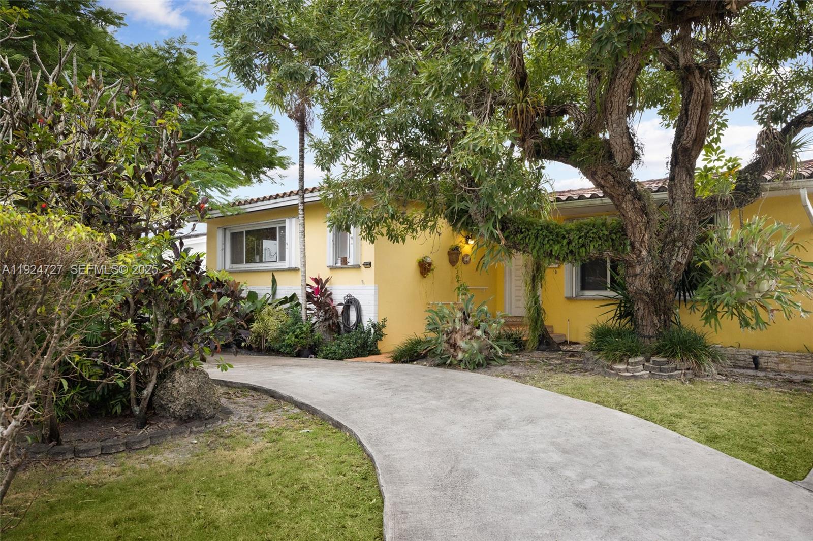 1420 SW 82nd Ave, Miami FL 33144