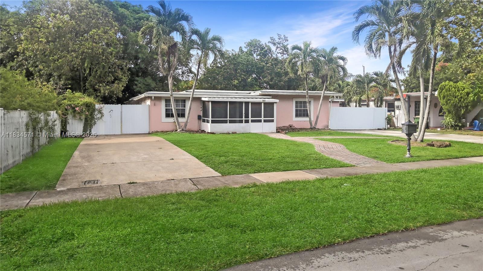 841 NE 139th St, North Miami FL 33161