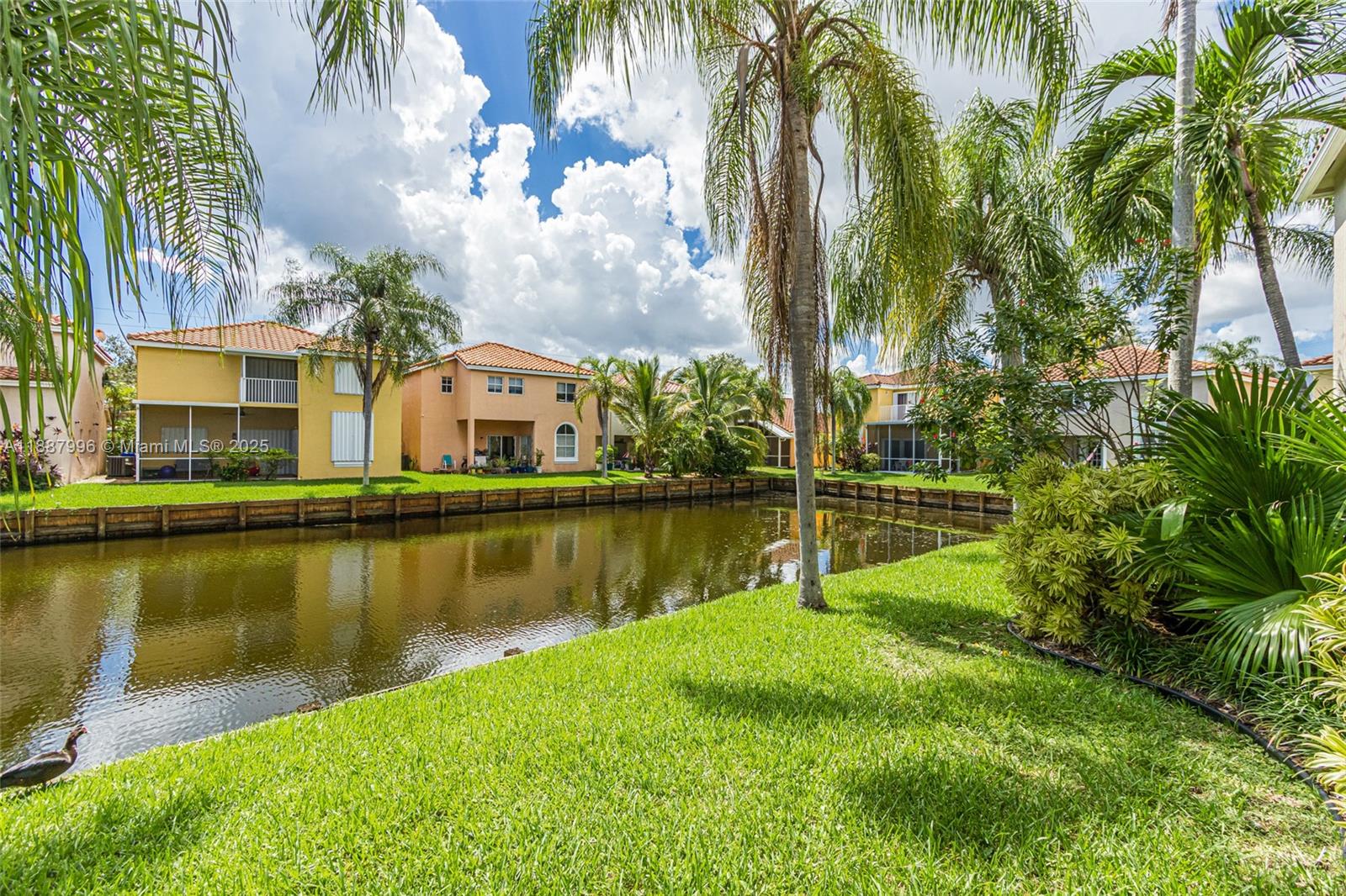 1526 E Lake Ct, Hollywood FL 33020