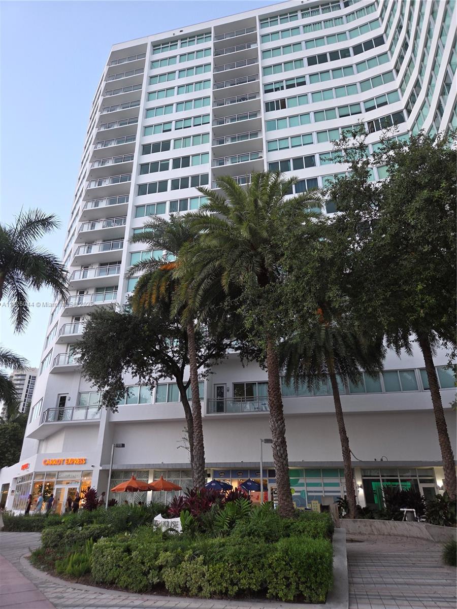 7135 Collins Ave # 424, Miami Beach FL 33141