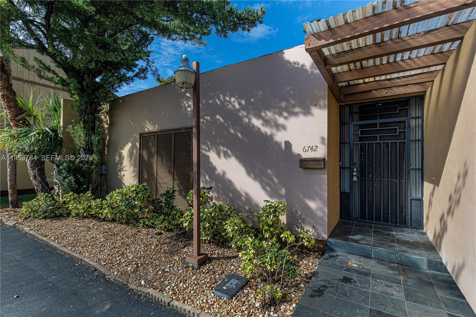 6742 Kingsmoor Way, Miami Lakes FL 33014