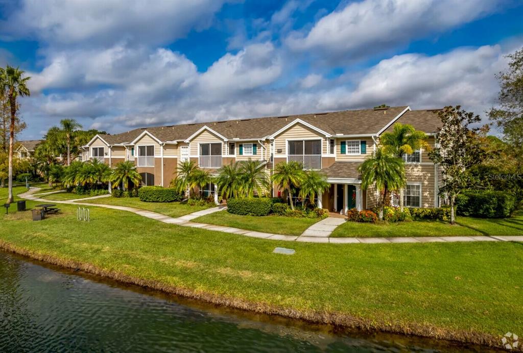 8815 MANOR LOOP UNIT 104, LAKEWOOD RANCH, FL — photo 2 of 23