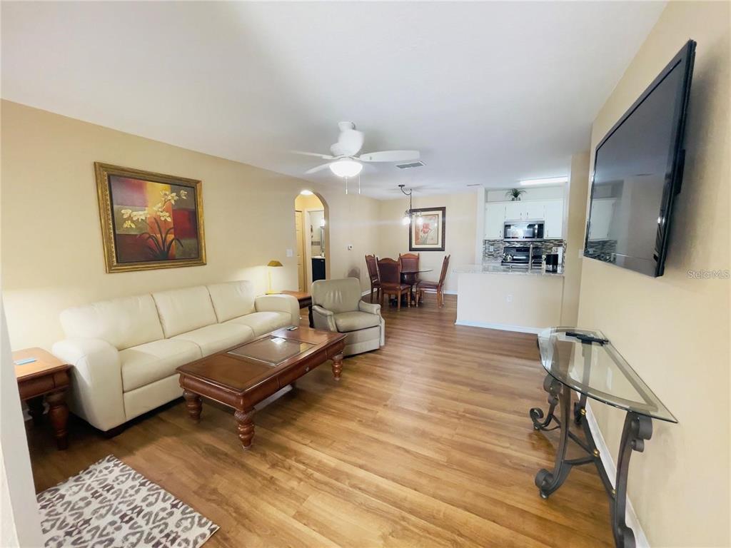 8815 MANOR LOOP UNIT 104, LAKEWOOD RANCH, FL — photo 4 of 23