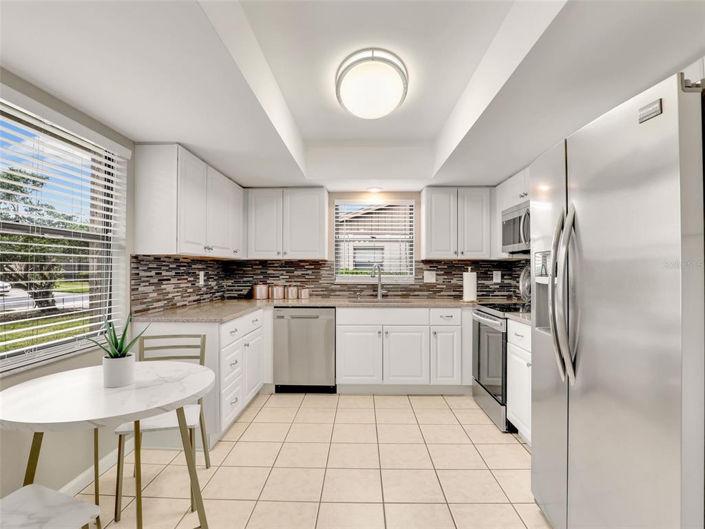 623 OAK HILL CIRCLE UNIT 28, SARASOTA, FL — photo 3 of 30