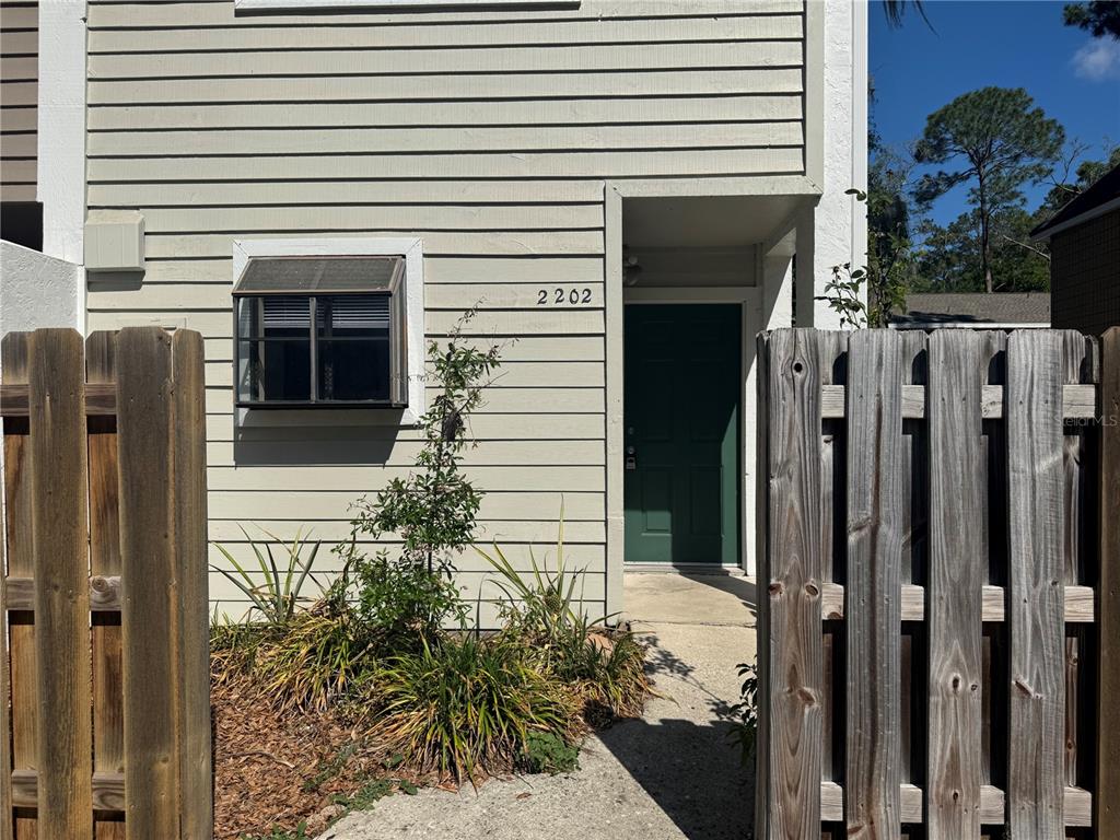 2202 SW 39TH DRIVE